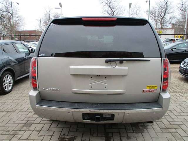 2007 GMC Yukon AWD Denali 4dr SUV